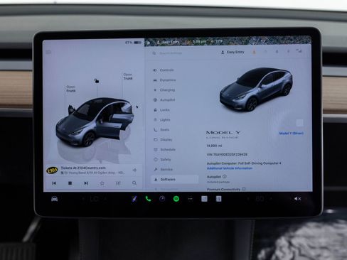 Used 2025 Tesla Model Y Long Range image 34