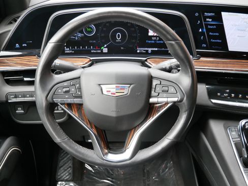 Certified 2024 Cadillac Escalade ESV Luxury AWD/4WD image 15