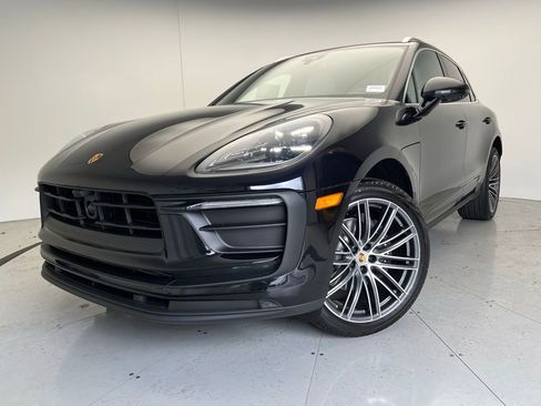 Certified 2025 Porsche Macan image 1