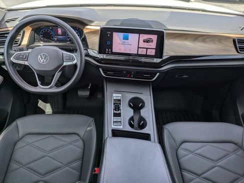 Used 2024 Volkswagen Atlas SE FWD image 17