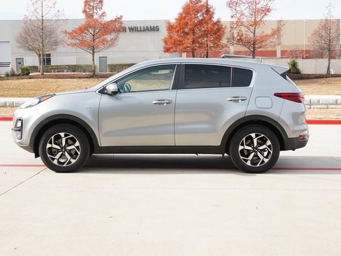 Used 2021 Kia Sportage LX image 2