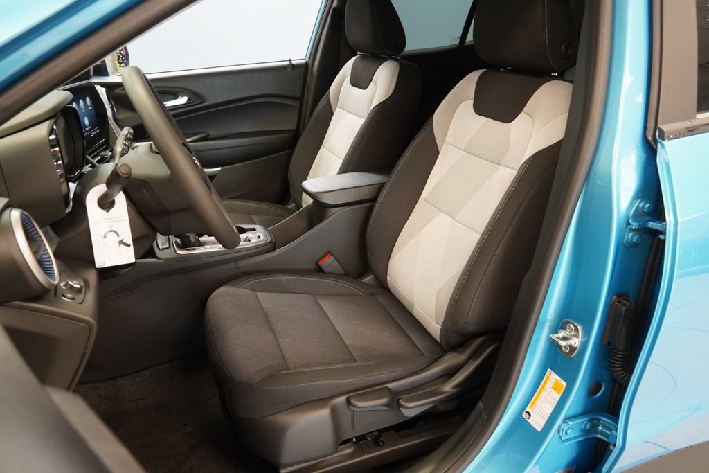 New 2026 Chevrolet Trax LS w/ LS Convenience Package FWD image 3