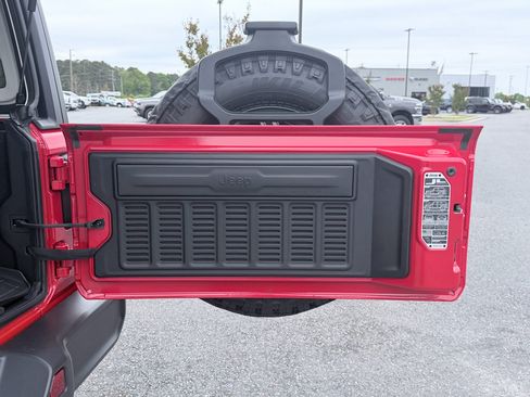 Used 2024 Jeep Wrangler Willys AWD/4WD image 29