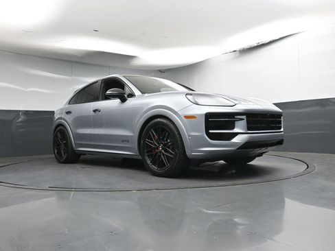 Certified 2025 Porsche Cayenne GTS AWD/4WD image 30