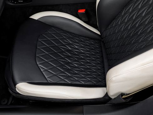 Used 2024 Aston Martin DB12 image 44