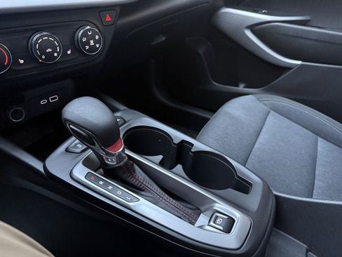 Used 2024 Chevrolet Trax RS w/ Sunroof Package image 22