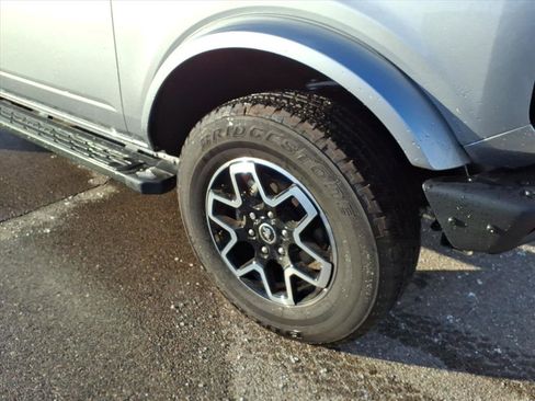 Used 2024 Ford Bronco Outer Banks image 5
