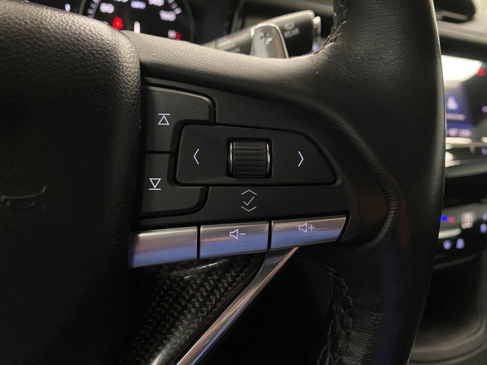 Used 2023 Cadillac XT6 Sport w/ Technology Package AWD/4WD image 19