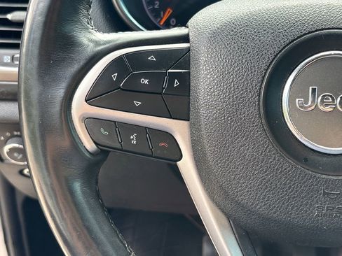 Used 2018 Jeep Grand Cherokee Laredo RWD image 18