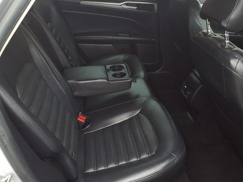 Used 2019 Ford Fusion SE FWD image 33