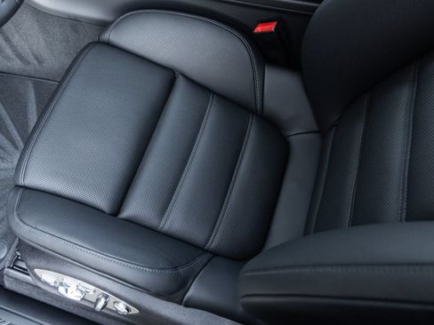 Certified 2026 Porsche Macan AWD/4WD image 27