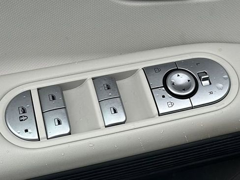 Used 2024 Hyundai Ioniq 5 SE image 12