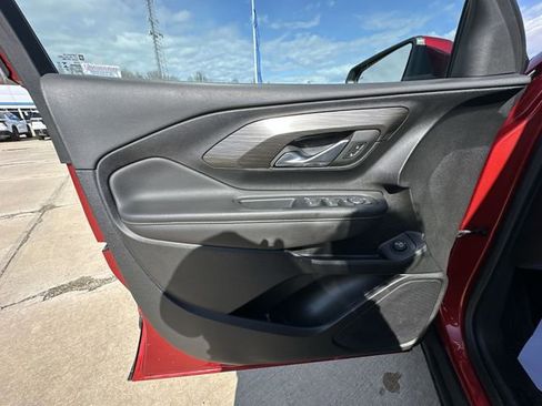 Used 2023 GMC Terrain SLE w/ Driver Convenience Package image 23