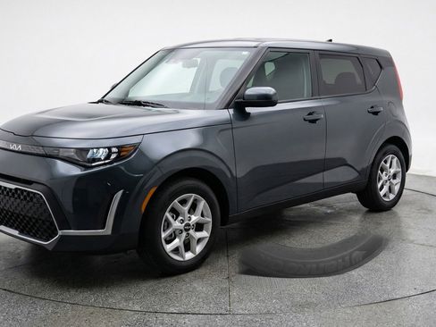 Used 2025 Kia Soul LX w/ LX Technology Package image 3
