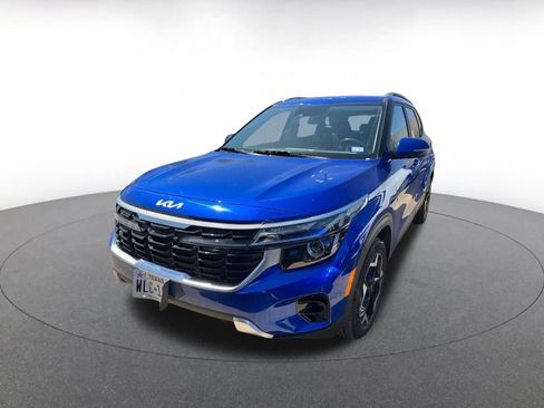 Used 2025 Kia Seltos S image 2