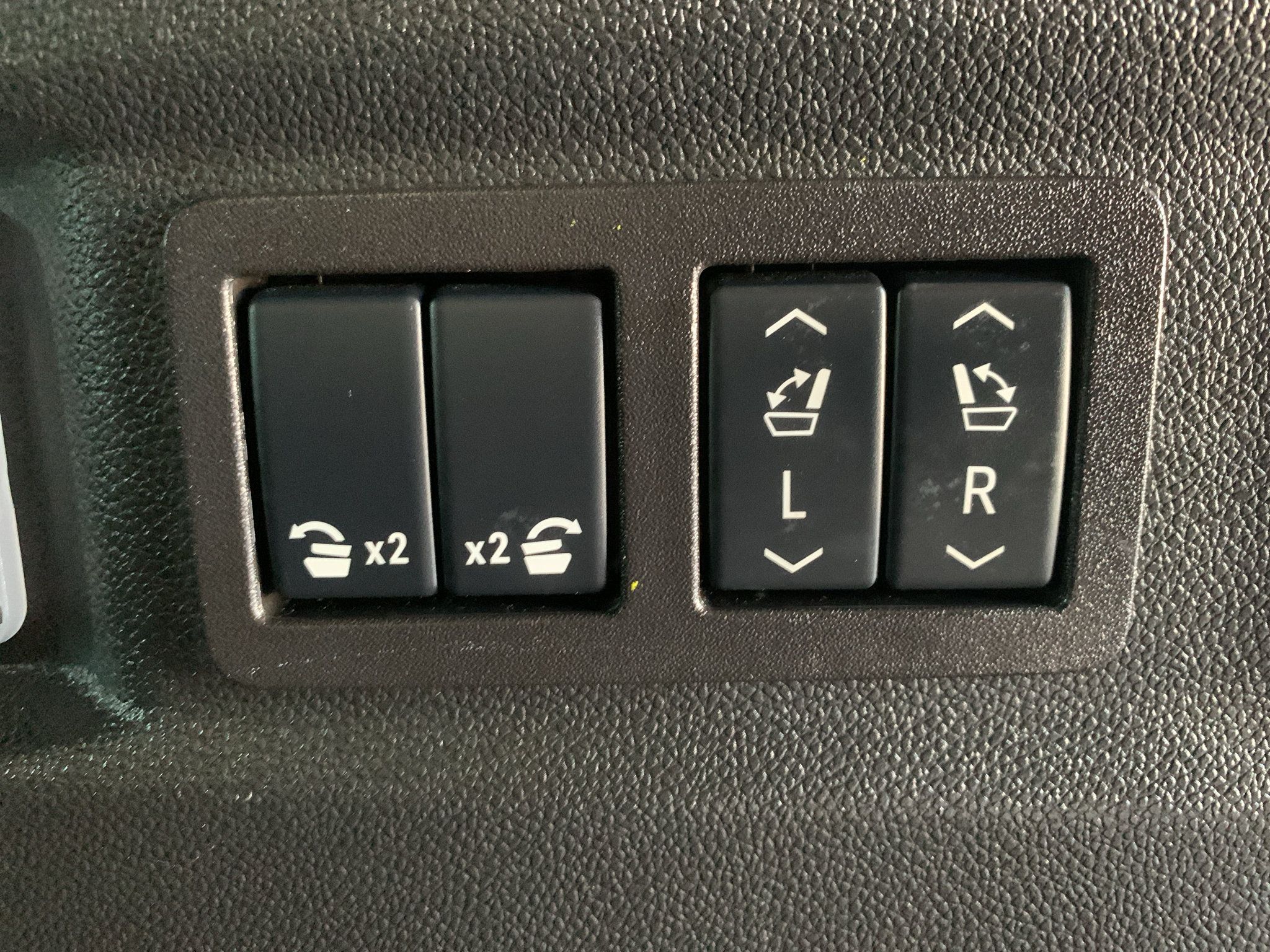 Used 2025 Chevrolet Tahoe High Country AWD/4WD image 13