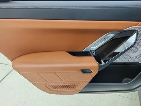 Used 2023 BMW 740i w/ Executive Package image 33