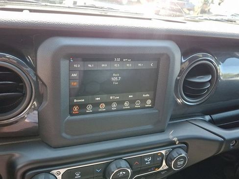 Used 2022 Jeep Wrangler Unlimited Sport AWD/4WD image 29
