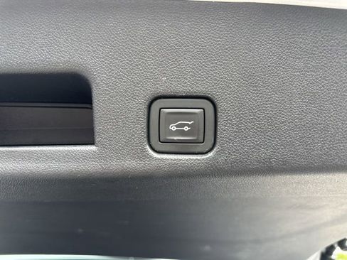 Used 2024 Chevrolet Traverse RS image 18