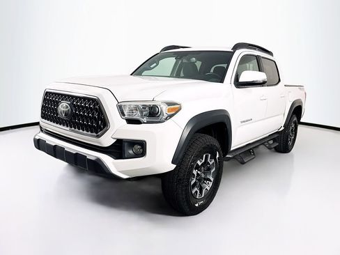 Used 2018 Toyota Tacoma TRD Off-Road image 3