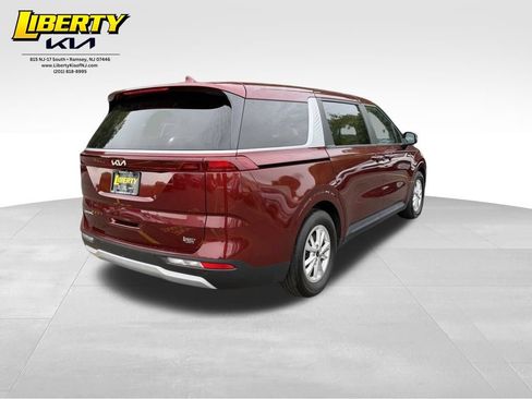 Used 2024 Kia Carnival LX FWD image 7