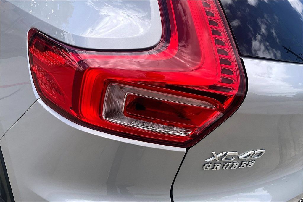 Certified 2024 Volvo XC40 B5 Plus w/ Protection Package Premier AWD/4WD image 40