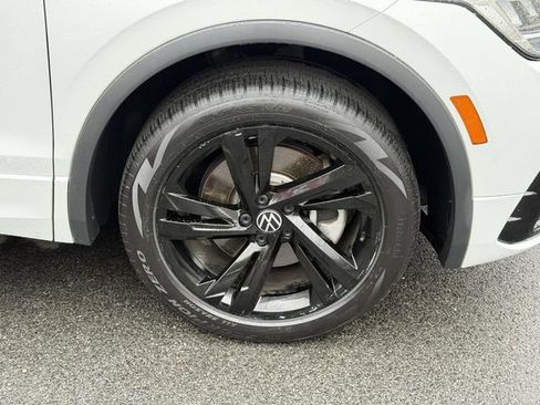 Used 2024 Volkswagen Tiguan SE R-Line AWD/4WD image 9