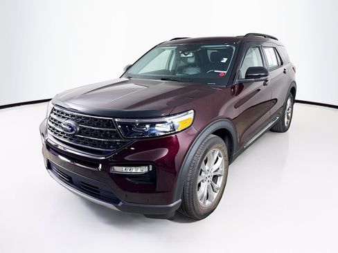 Used 2023 Ford Explorer XLT w/ Equipment Group 202A image 4