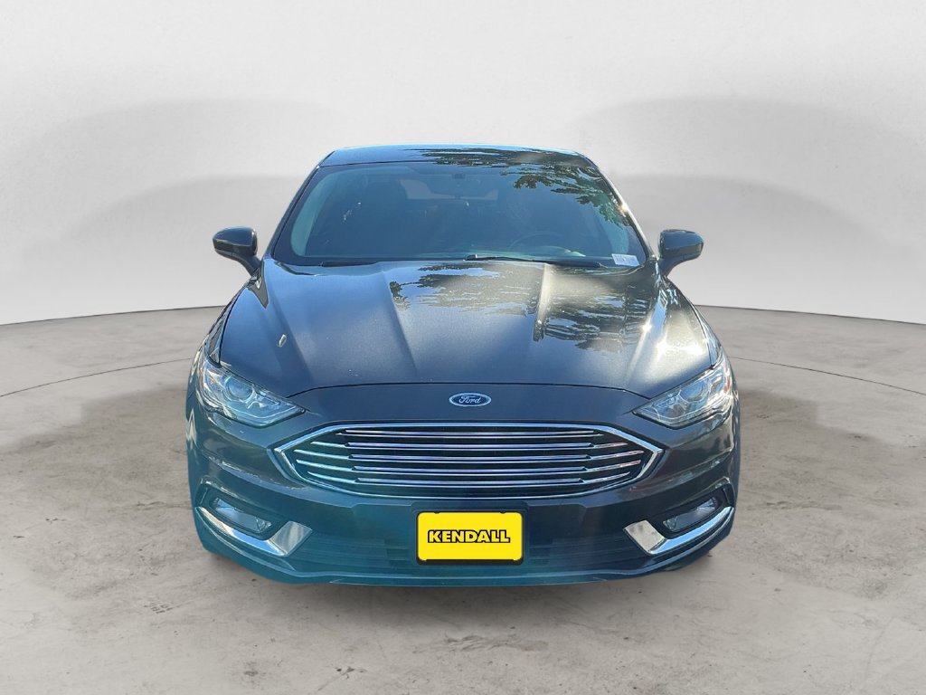 Used 2018 Ford Fusion SE w/ Equipment Group 201A FWD image 3