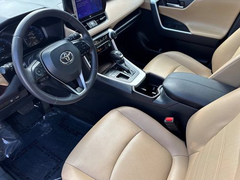 Used 2025 Toyota RAV4 Limited FWD image 11