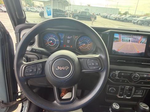Used 2024 Jeep Gladiator Sport AWD/4WD image 12