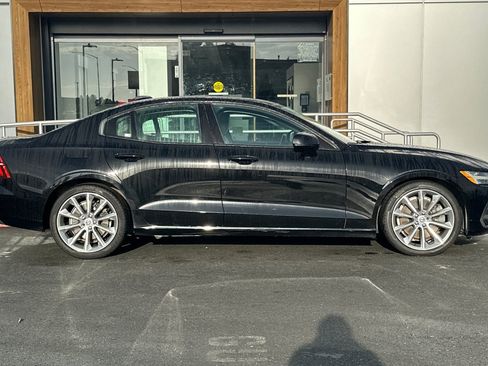 Used 2019 Volvo S60 T6 Momentum w/ Premium Package image 8