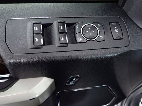 Used 2019 Ford F350 Lariat w/ Chrome Package image 20