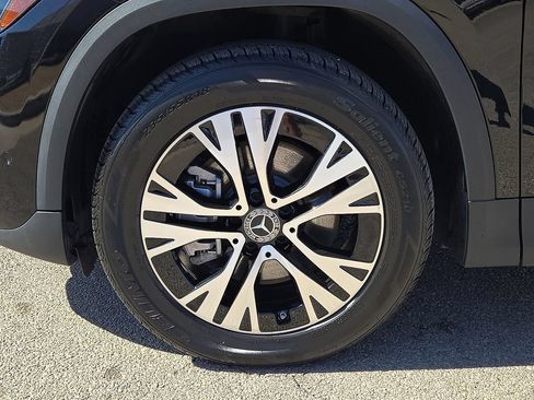 Used 2025 Mercedes-Benz GLA 250 4MATIC image 11