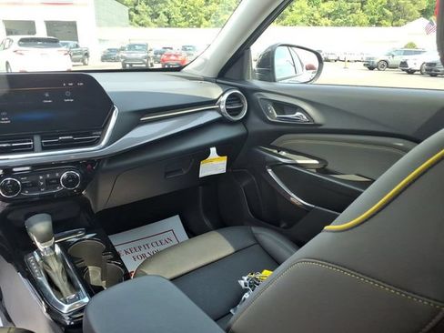 Used 2025 Chevrolet Trax ACTIV w/ Sunroof Package FWD image 10