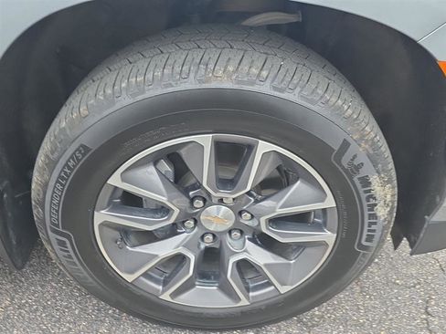 Used 2023 Chevrolet Suburban LT w/ Luxury Package image 13