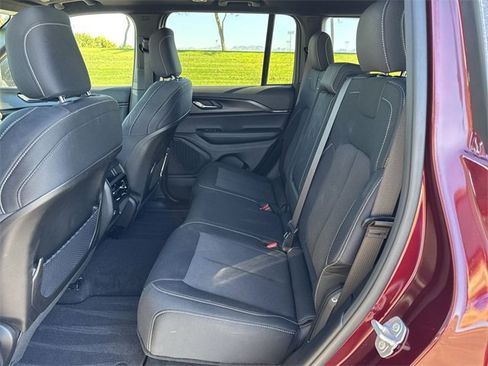 Used 2025 Jeep Grand Cherokee Laredo X image 24