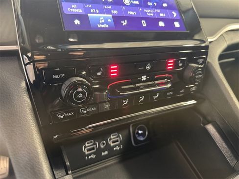 New 2025 Jeep Grand Cherokee L Laredo w/ Luxury Tech Group I image 30