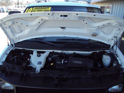 Used 2010 Chevrolet Express 1500 AWD image 25