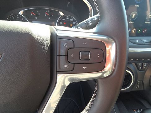 Used 2023 Chevrolet Blazer LT w/ Sound & Technology Package FWD image 19