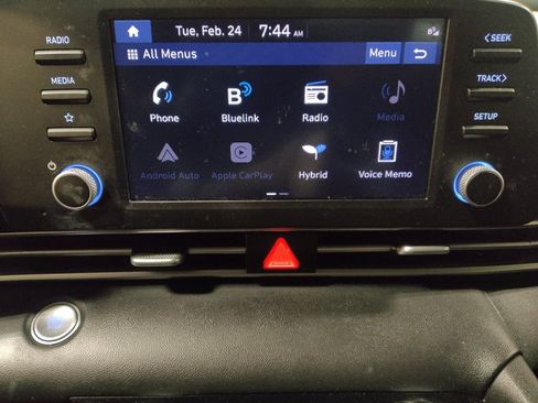 Used 2023 Hyundai Elantra Blue image 25