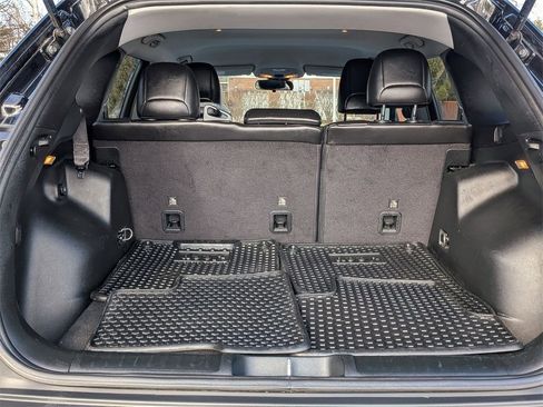 Used 2019 Jeep Cherokee Latitude Plus w/ Cold Weather Group image 18