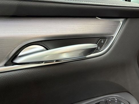 New 2026 Cadillac XT5 Luxury image 17