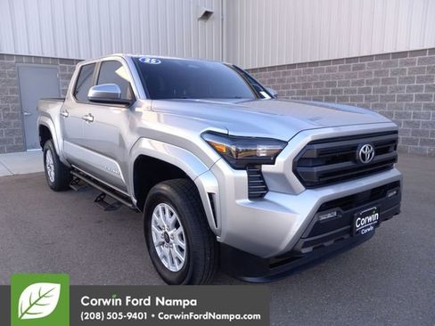 Used 2025 Toyota Tacoma SR5 image 1