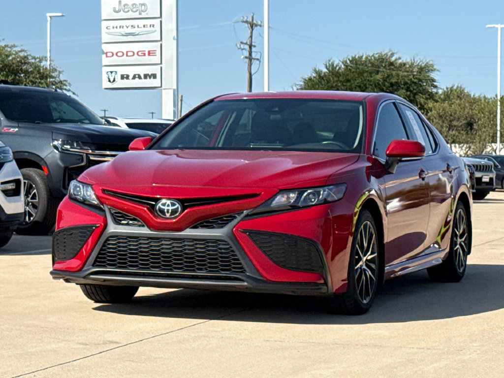 Used 2024 Toyota Camry SE FWD image 3