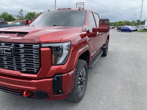 Used 2025 GMC Sierra 2500 AT4 w/ AT4 Premium Plus Package AWD/4WD image 18