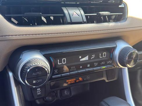 Used 2020 Toyota RAV4 LE AWD/4WD image 34