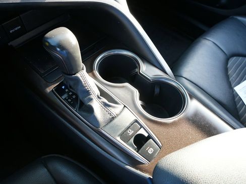 Used 2021 Toyota Camry SE image 15