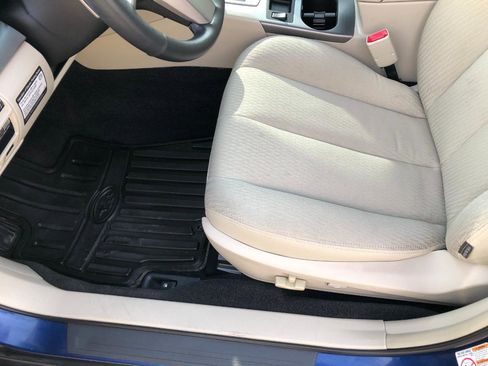 Used 2010 Subaru Outback 2.5i Premium image 11