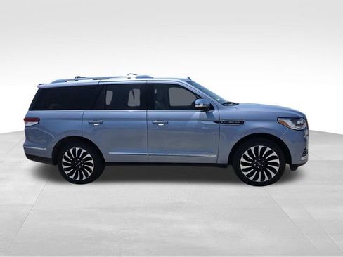 Used 2023 Lincoln Navigator Black Label AWD/4WD image 2
